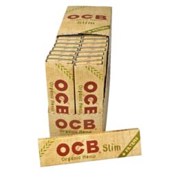 Cigaretové papírky OCB Slim Organic + Filters - Cigaretové papírky OCB Slim Organic +Filters. Papírky jsou vyrobené z ultratenkého konopného papíru. Knížečka obsahuje 32 papírků + 32 filtrů. Rozměry papírku: 44x109mm. Prodej pouze po celém balení (displej) 32ks. Cena je uvedená za 1ks.