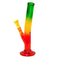 Bong sklo RYG 26cm, trojbarevný - Skleněný bong RYG. Transparentní zalomený bong v trojbarevném provedení Rasta. Skleněný bong je vyrobený z tepelně odolného skla tloušťky 3 mm. Chillum bongu je jednodílný. 

Výška: 26 cm
Vnitřní průměr bongu: 2,6 cm
Průměr hrdla: 3,8 cm
Socket chillumu: 14,5 mm
Sítko do bongu: 15 mm
Materiál: sklo
Distributor: Fortis-DB, spol. s r.o.
